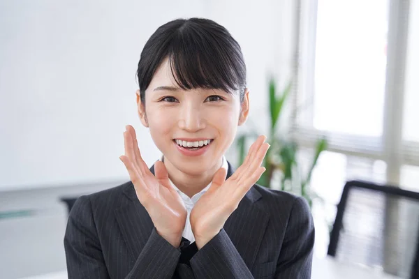 Japonská Podnikatelka Která Kanceláři Povzbuzuje — Stock fotografie