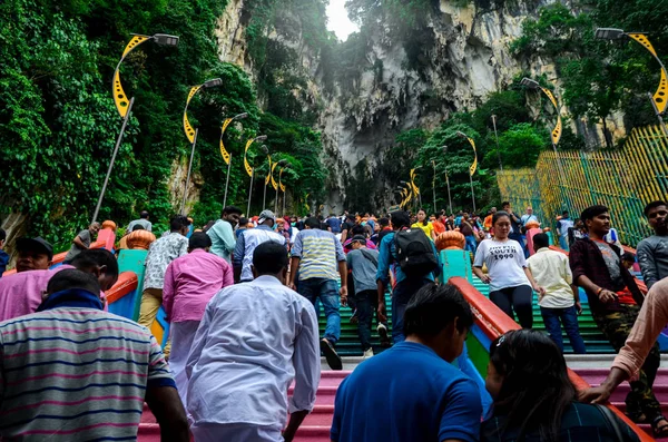 Templos hindus em cavernas de Batu, Kuala Lumpur — Fotografia de Stock