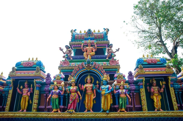 Templos hindúes en cuevas de Batu, Kuala Lumpur — Foto de Stock