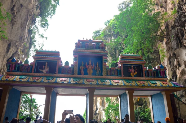 Templos hindus em cavernas de Batu, Kuala Lumpur — Fotografia de Stock