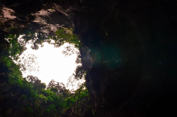 Templos hindus em cavernas de Batu, Kuala Lumpur — Fotografia de Stock