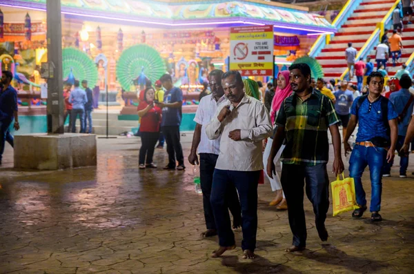 Templos hindus em cavernas de Batu, Kuala Lumpur — Fotografia de Stock