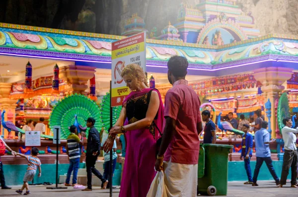 Templos hindus em cavernas de Batu, Kuala Lumpur — Fotografia de Stock