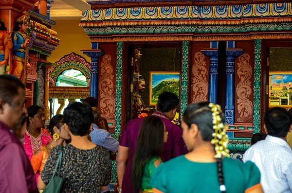 Templos hindus em cavernas de Batu, Kuala Lumpur — Fotografia de Stock