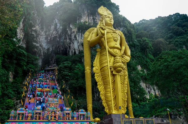 Templos hindus em cavernas de Batu, Kuala Lumpur — Fotografia de Stock