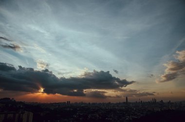 Bukit ampang'dan Kuala Lumpur şehrinin gün batımı manzarası, Kuala Lumpur, Malezya.