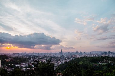 Bukit ampang'dan Kuala Lumpur şehrinin gün batımı manzarası, Kuala Lumpur, Malezya.