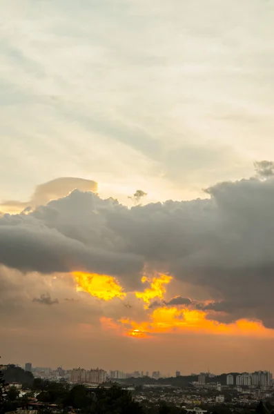 Vista do pôr do sol de kuala lumpur cidade de bukit ampang, kuala lumpur, Malásia . — Fotografia de Stock