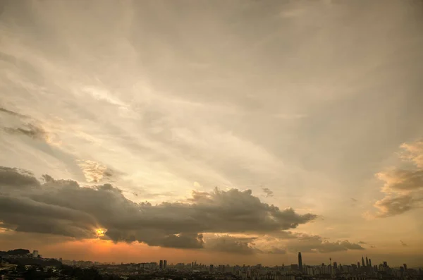 Sunset View i Kuala Lumpur City från Bukit Ampang, Kuala Lumpur, Malaysia. — Stockfoto