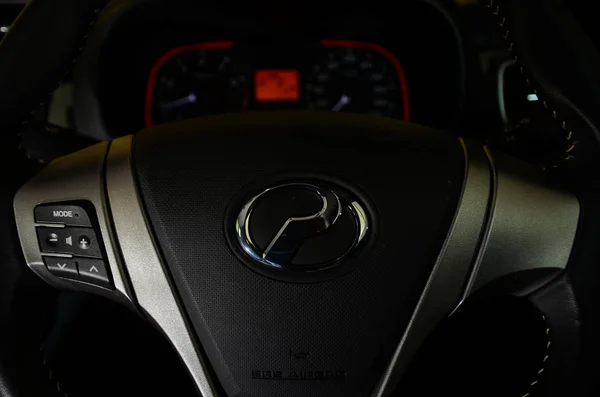 Vista de perto do emblema PERODUA na direção dentro do carro . — Fotografia de Stock