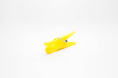 Beyaz arka planda izole clothespin