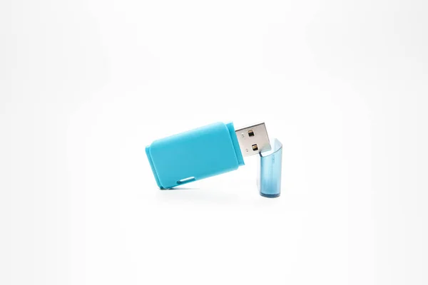 USB-flash-kaart geïsoleerd op witte achtergrond — Stockfoto