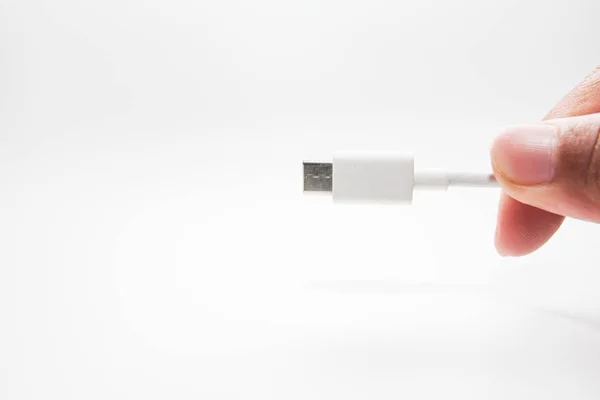 Beyaz arka plan üzerinde USB type-C kablo konektörü.