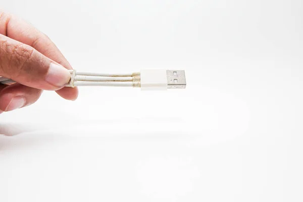 Oude drie-weg USB-telefoon oplaadkabel geïsoleerd op wit — Stockfoto