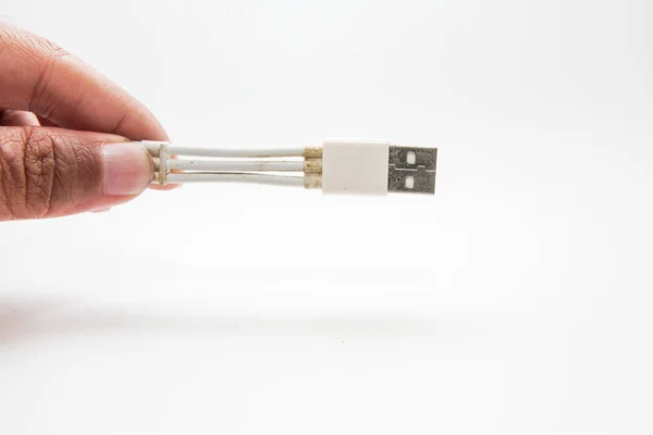 Oude drie-weg USB-telefoon oplaadkabel geïsoleerd op wit — Stockfoto