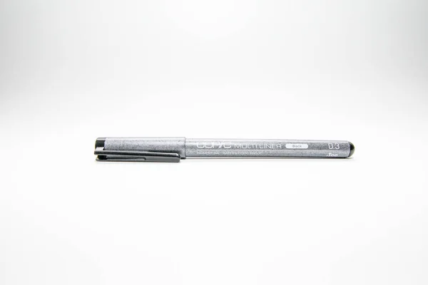 Ручка COPIC 0.3 для карикатуриста с изолированным белым фоном . — стоковое фото
