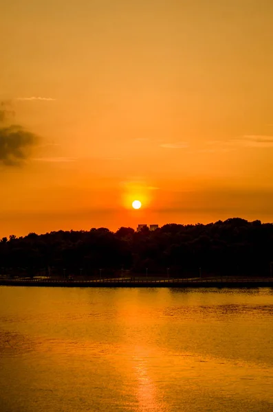 Por do sol na costa do mar — Fotografia de Stock