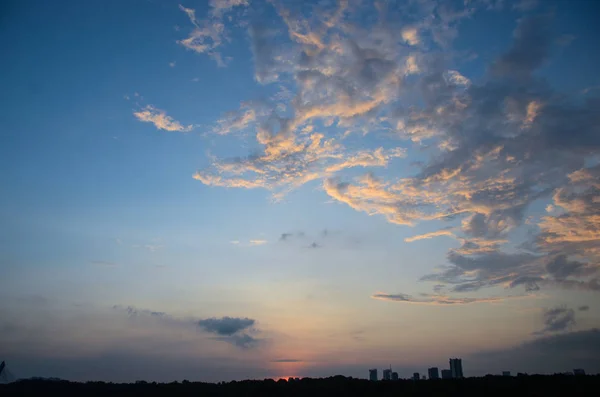 Pôr do sol vista lago do sultão Mizan Zainal Abidin Mesquita, Putrajaya — Fotografia de Stock