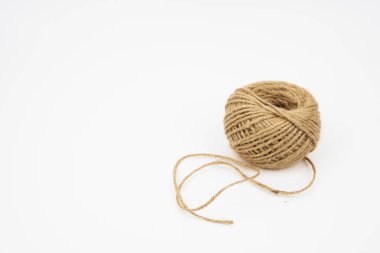 Kahverengi halat rulo beyaz arka plan üzerinde izole