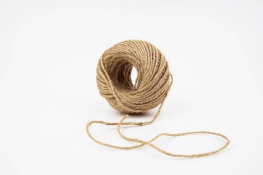 Kahverengi halat rulo beyaz arka plan üzerinde izole