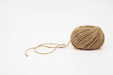 Kahverengi halat rulo beyaz arka plan üzerinde izole