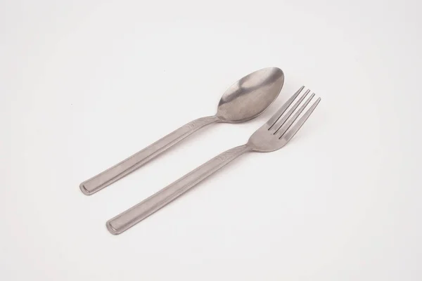 Tenedor de acero y cuchara de plata aislados sobre fondo blanco —  Fotos de Stock