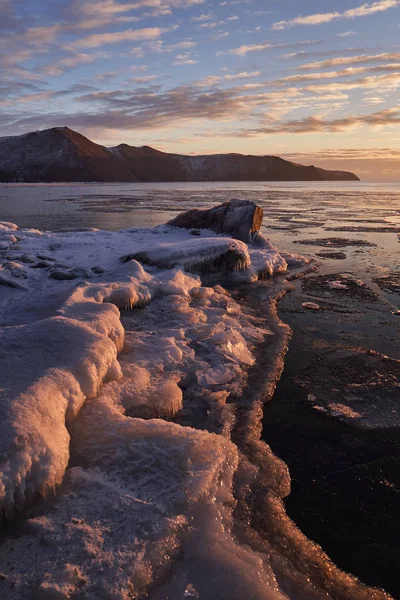 冬のバイカル湖の夜明け — ストック写真