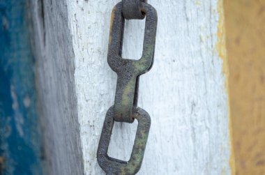 Eski metal zincir, portre