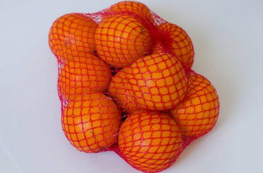 net arka planda olgun portakal