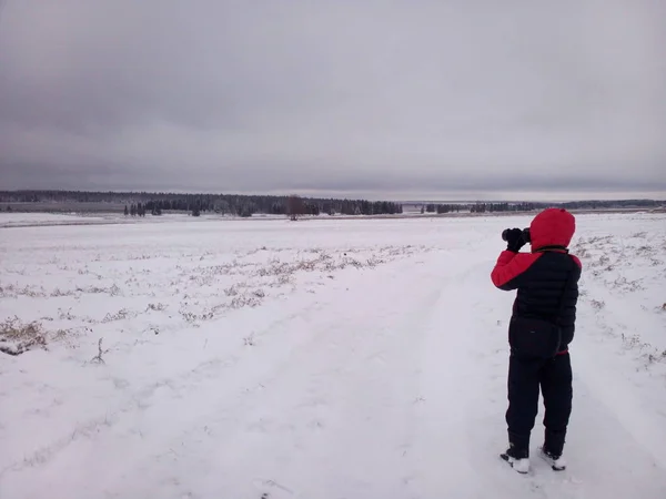 Fotograf Zimą Pole Śnieg — Zdjęcie stockowe