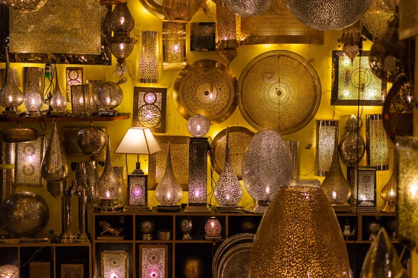 マラケシュのランプ ショップ バザール バザール店の典型的なイメージ — ストック写真