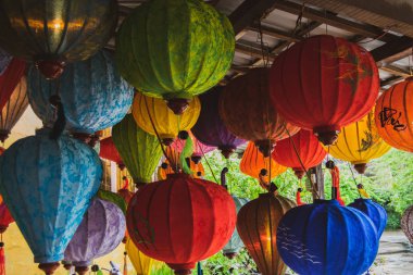 Asya ipek fenerleri. Vietnam geleneksel ipek fenerler, Hoi An