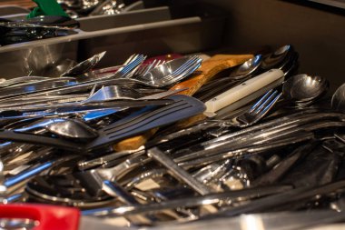 Çekmecede mutfak gereçleri demet seti