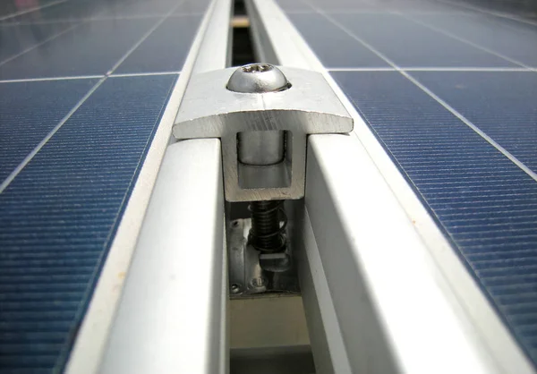 Middle Clamp Solar Panel Installation — Stock Photo, Image