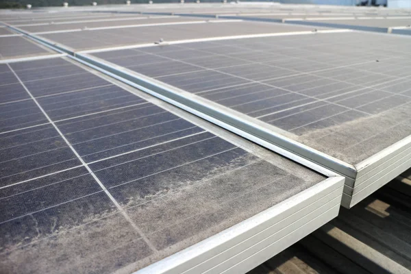 Paneles Fotovoltaicos Polvorientos Sucios Esto Disminuirá Eficiencia Las Células Solares —  Fotos de Stock