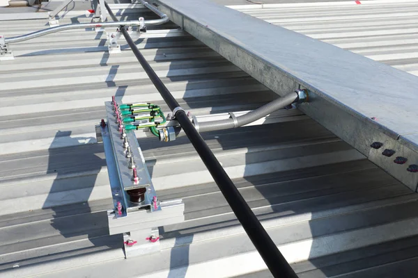 Estación Tierra Eléctrica Tejado Proporciona Seguridad Los Trabajadores Contra Descargas — Foto de Stock