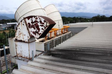 Duman Egzoz Kanalı Kirli Çatı
