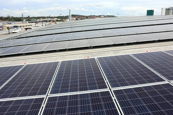 Fondo Ciudad Gran Escala Solar Rooftop —  Fotos de Stock