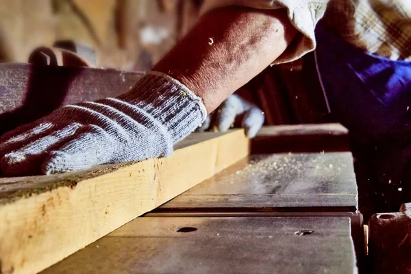 Trabajos Carpintería Máquinas Carpintería Taller Carpintería Hombre Trabaja Con Árbol — Foto de Stock