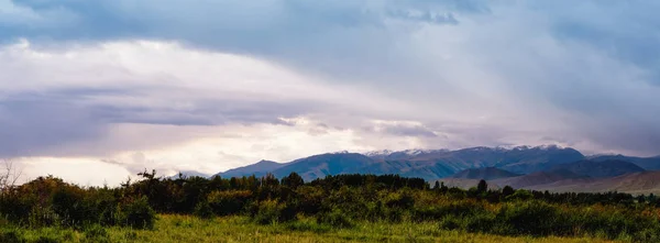 Panorama Horského Údolí Létě Úžasná Příroda Hory Osvětlené Západem Slunce — Stock fotografie