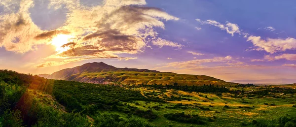 Panorama Une Vallée Montagne Été Ciel Nuageux Coucher Soleil Conte — Photo