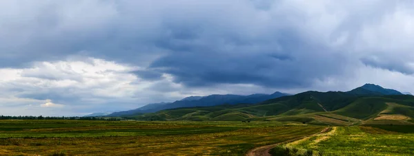 Panorama Valle Montañoso Verano Cielo Nublado Puesta Sol Cuento Hadas — Foto de Stock