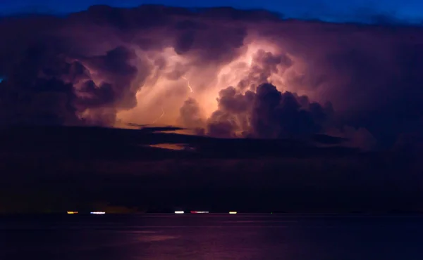 Lightning Dark Cloud Water Ocean Night — Stock Photo, Image