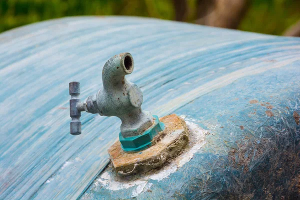 Eski su musluk vanası ev kullanımı için 