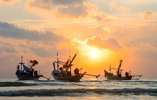 Barche Pesca Ancora Sulle Acque Basso Tipo Nel Tempo Sconoscente — Foto Stock