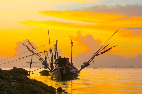 Fisherman Boat Sea Coral Beach Anchorage Wonderful Colorful Dramatic Twilight — Stock Photo, Image