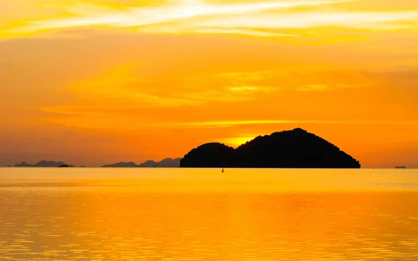 Wonderful Dorado Skylight Reflexiendo Agua Brillando Después Sunset Hidden Island — Foto de Stock