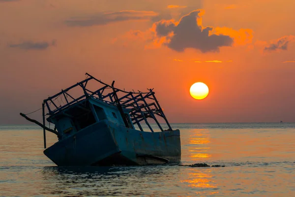 Silhouette Fisherman Boat Wreck Aground Shallow Water Sand Sea Sunset — Photo