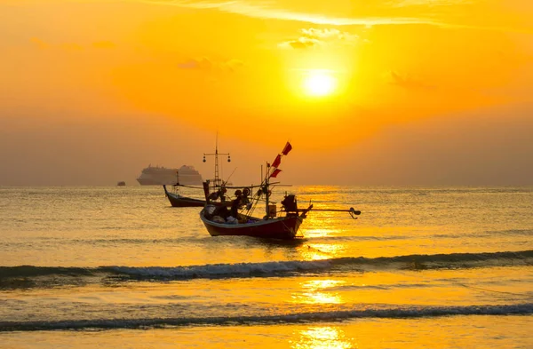 Wonderful Time Sunset Golden Shining Skylight Ocean Silhouette Fisherman Boat — Photo