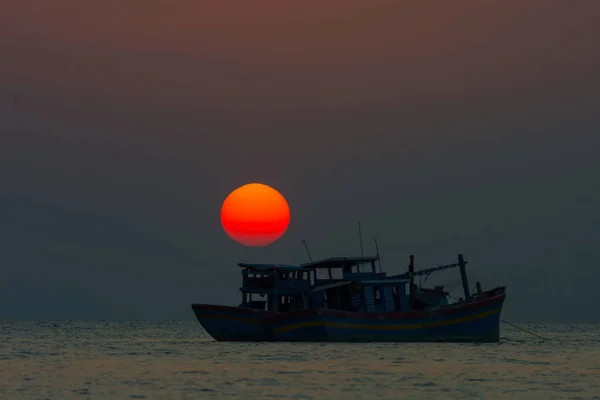 Navires Pêche Ancrées Dans Mer Sunset Water Douzième Ciel Côtier — Photo
